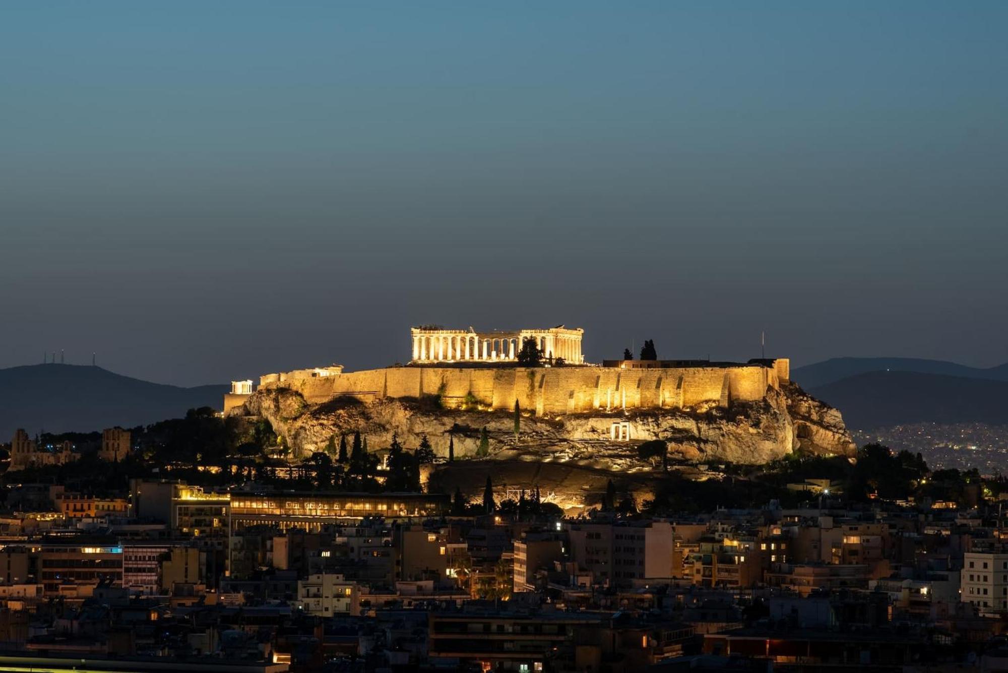 Urban Apt With Stunning Acropolis View & Roofdeck Athen Eksteriør bilde