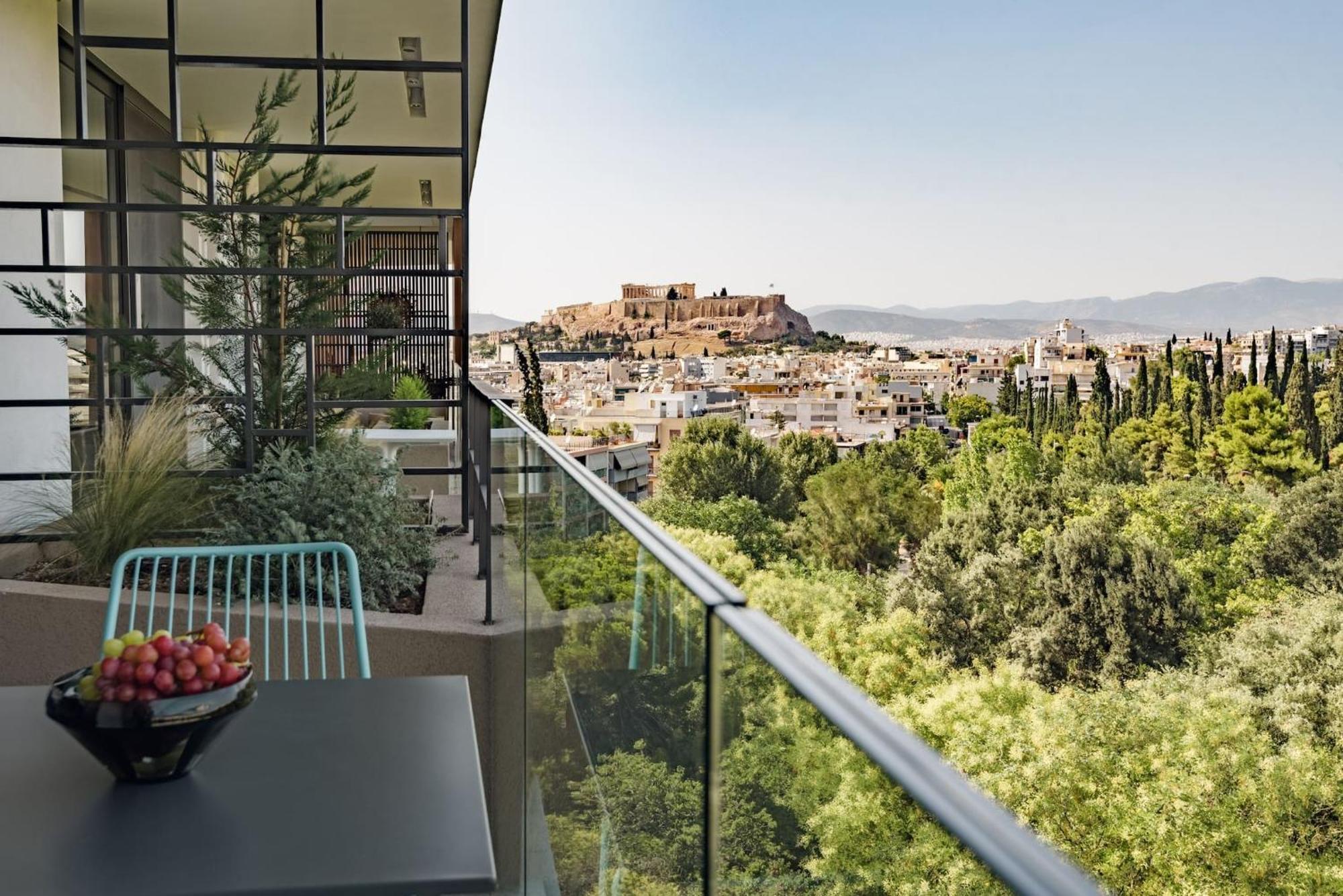 Urban Apt With Stunning Acropolis View & Roofdeck Athen Eksteriør bilde