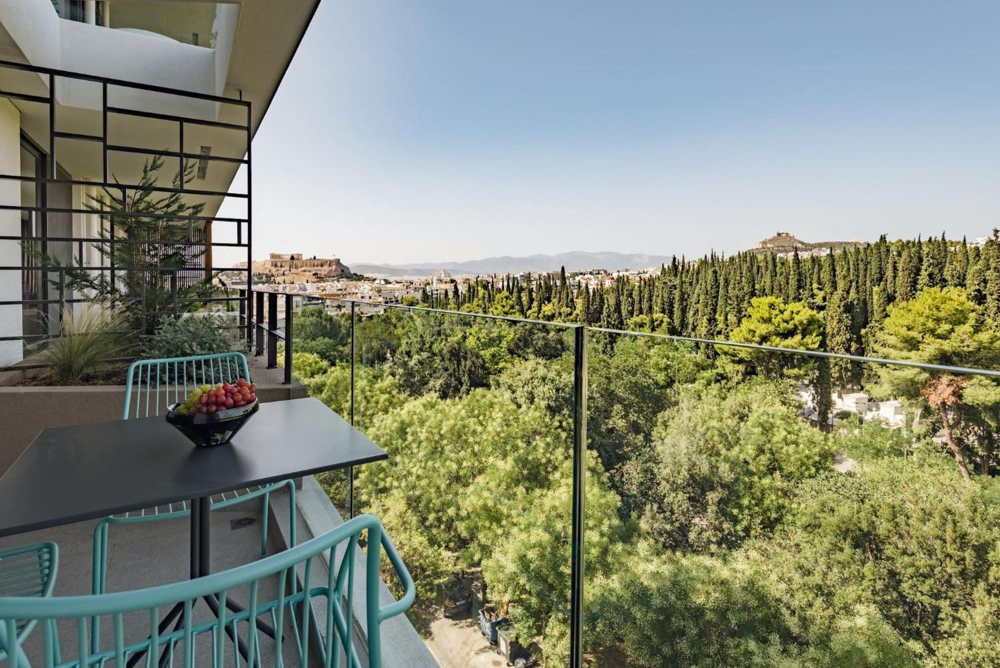 Urban Apt With Stunning Acropolis View & Roofdeck Athen Eksteriør bilde