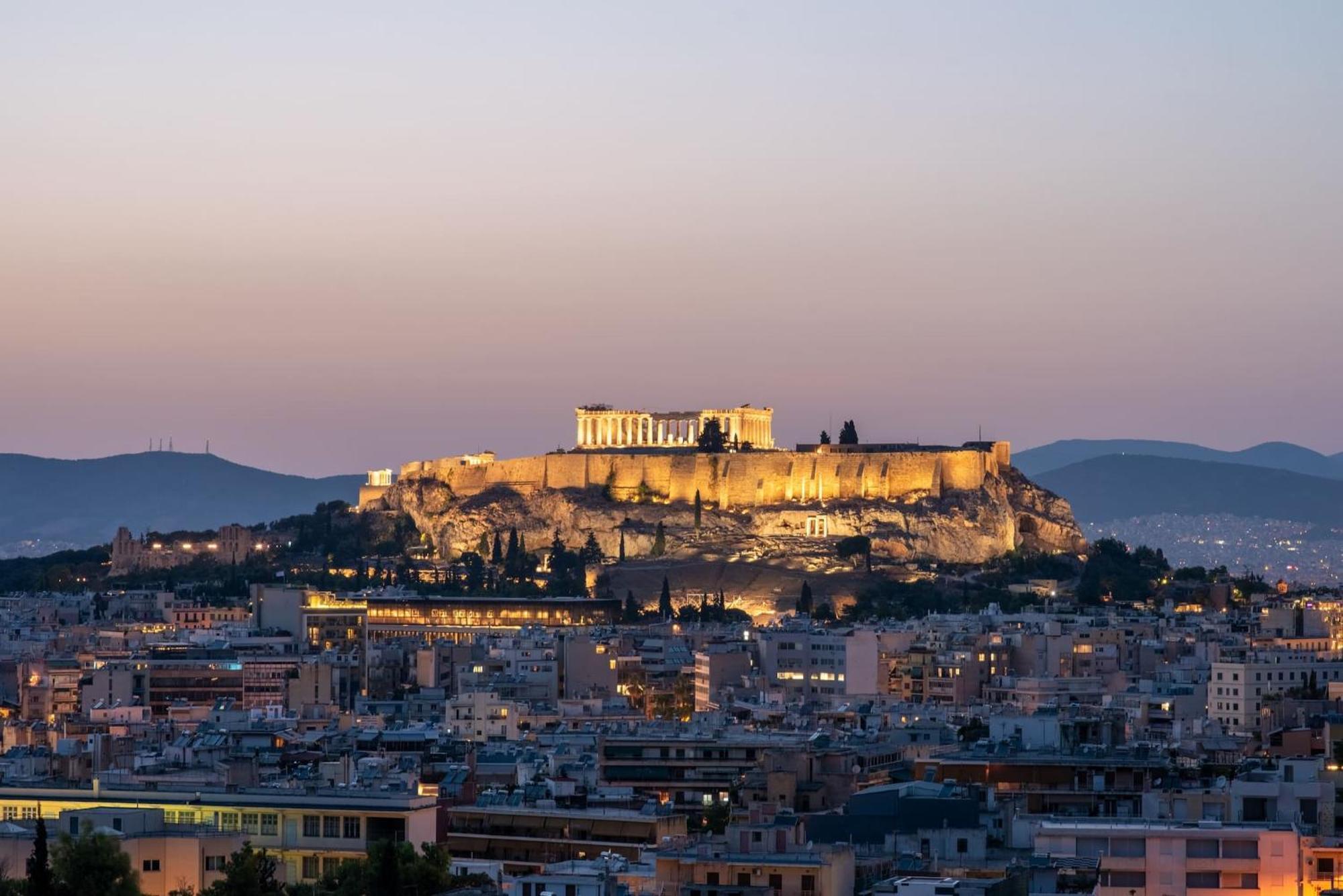Urban Apt With Stunning Acropolis View & Roofdeck Athen Eksteriør bilde