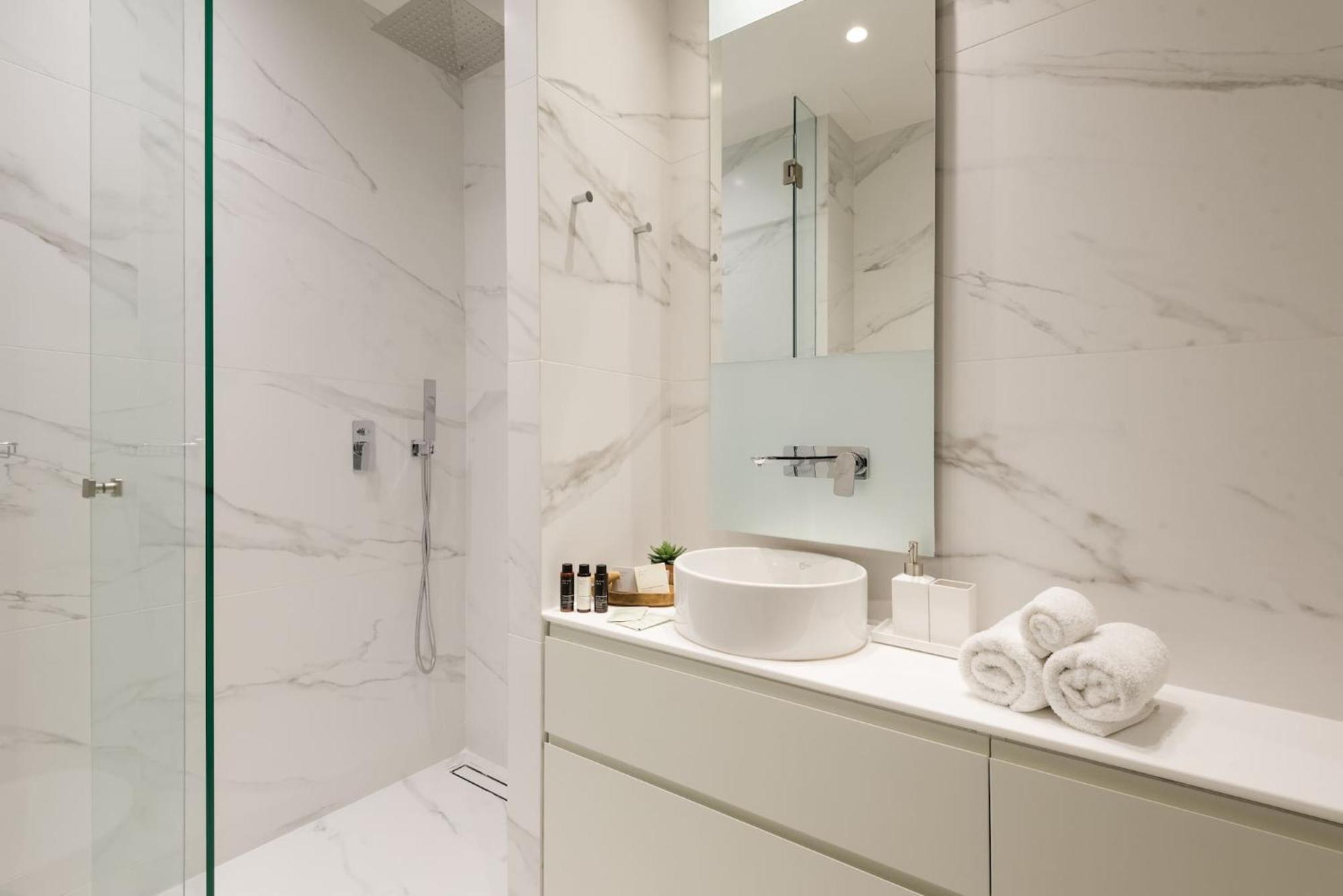 Urban Apt With Stunning Acropolis View & Roofdeck Athen Eksteriør bilde
